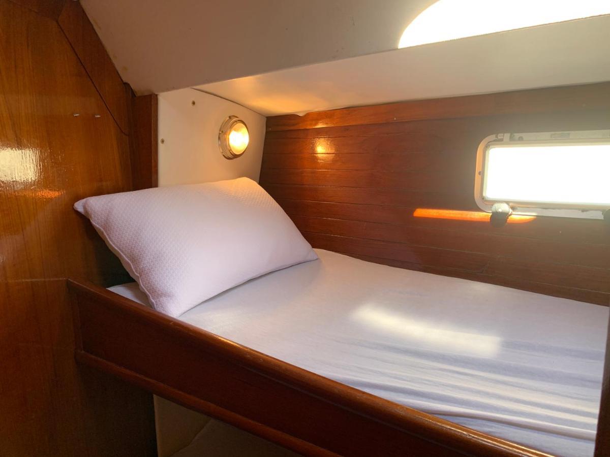 Hotel Nuit Sur Un Bateau à La Rochelle  Extérieur photo