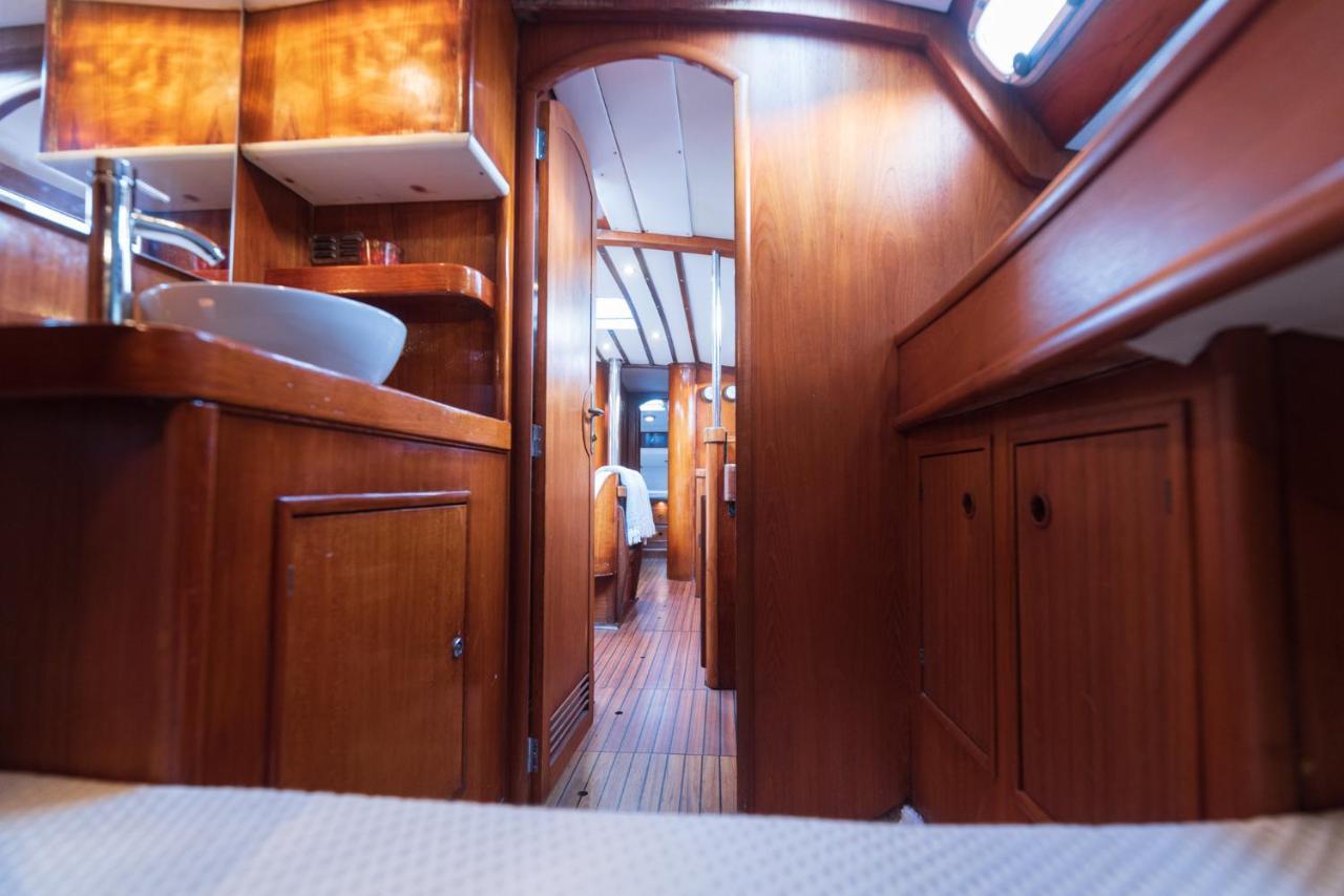 Hotel Nuit Sur Un Bateau à La Rochelle  Extérieur photo
